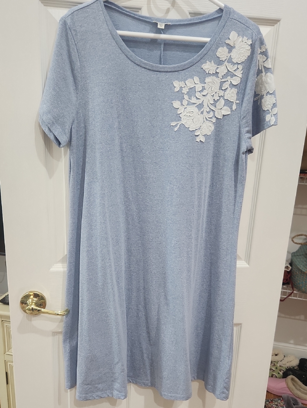 SPENSE DRESS LIGHT BLUE WITH WHITE FLORAL APPLIQUE. SZ XL.  BUST 42", LENTH 38"